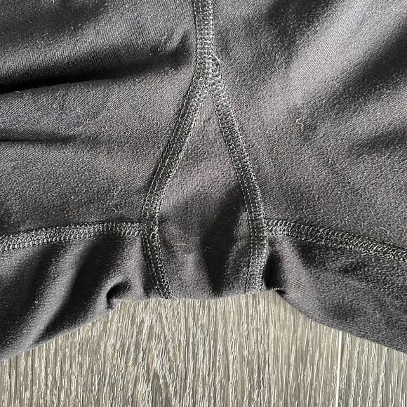 Sz8 Lululemon Black Clam diggers GUC in black with baby blue ribbing accent - Picture 7 of 7